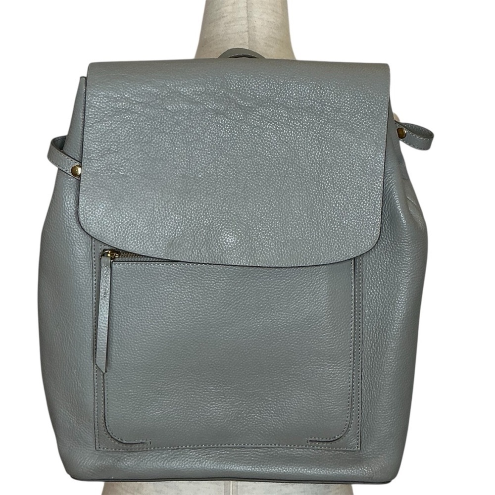 Elegant Pebble Grain Leather Backpack Midsize in Grey